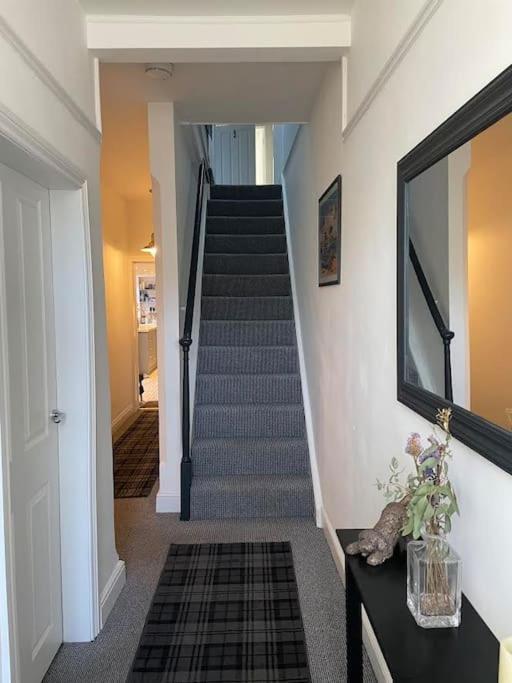 Stunning 4 Bedrooms Golden Triangle With Parking Apartment