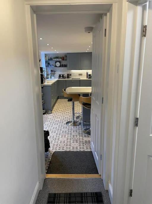 Stunning 4 Bedrooms Golden Triangle With Parking