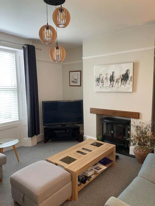 Stunning 4 Bedrooms Golden Triangle With Parking Apartment