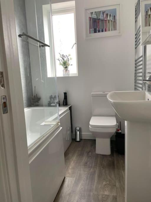 Stunning 4 Bedrooms Golden Triangle With Parking *