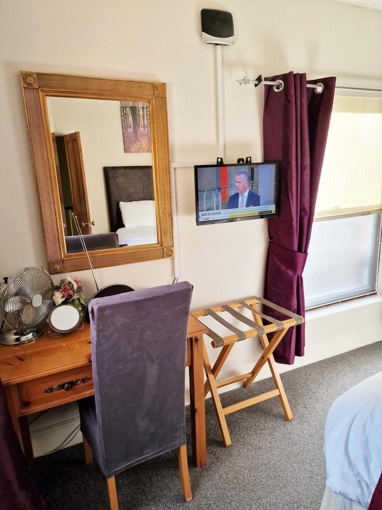 Contactors House 4-br 6-beds & Parking For 3 Vans *
