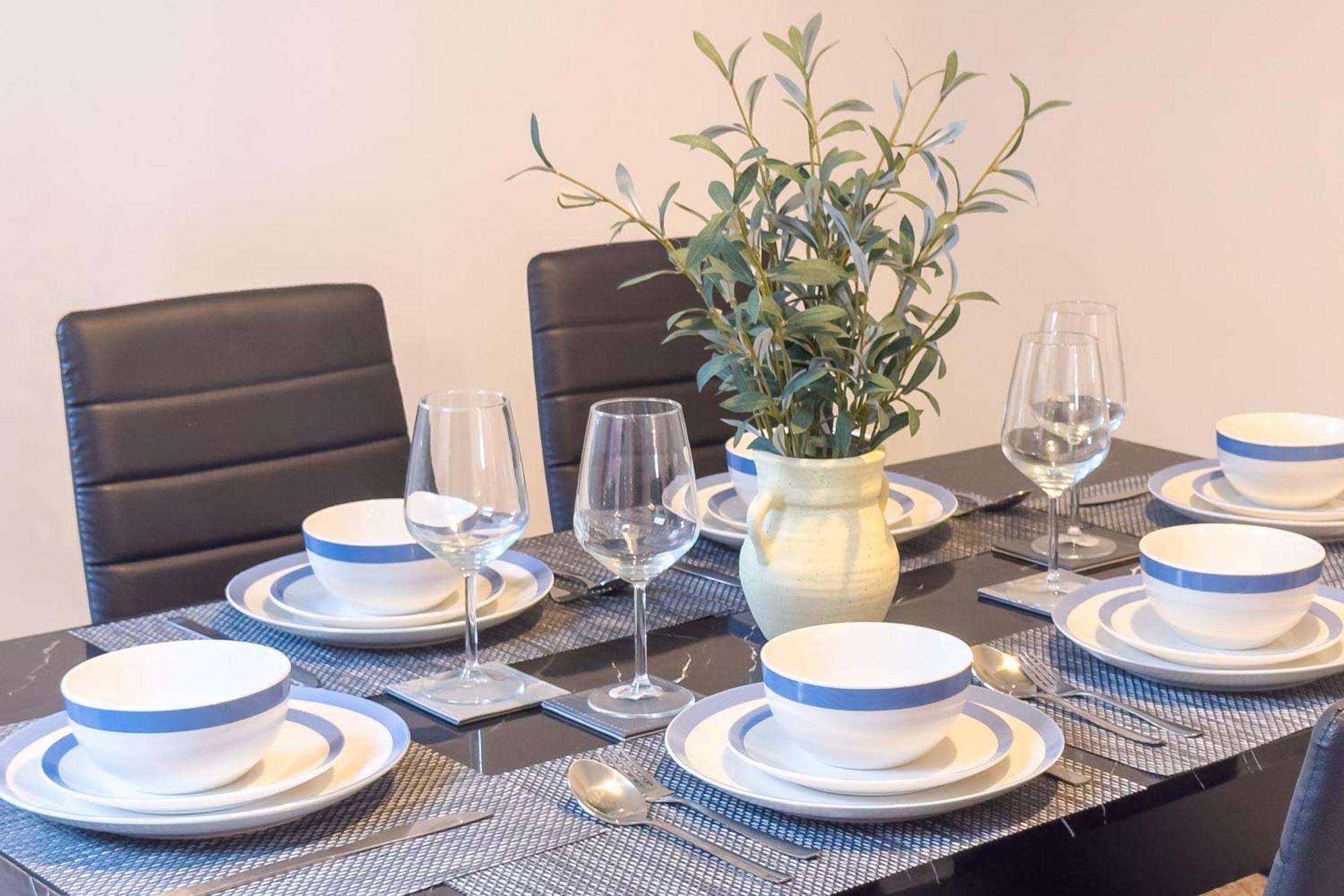 Amorly House - Sleeps 8 Free Permit Parking Big Spacious With Games