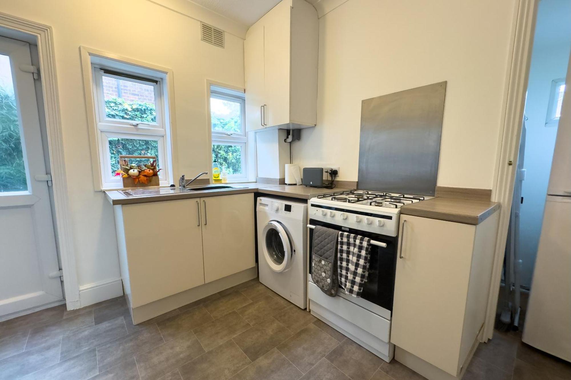 Amorly House - Sleeps 8 Free Permit Parking Big Spacious With Games Norwich