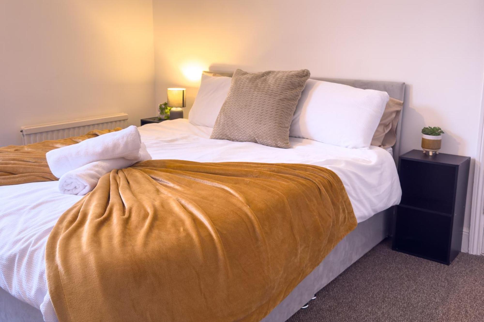 Amorly House - Sleeps 8 Free Permit Parking Big Spacious With Games * Norwich