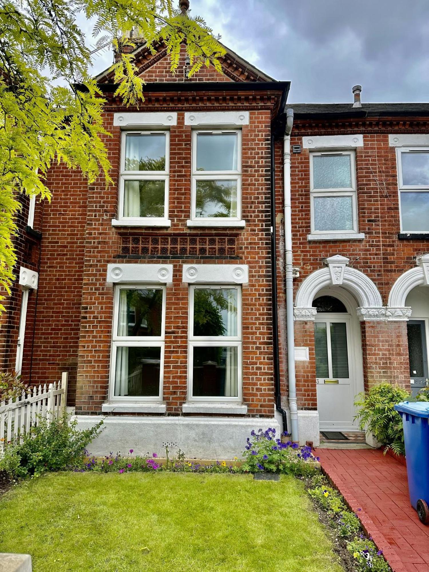 Holiday home Amorly House - Sleeps 8 Free Permit Parking Big Spacious With Games *