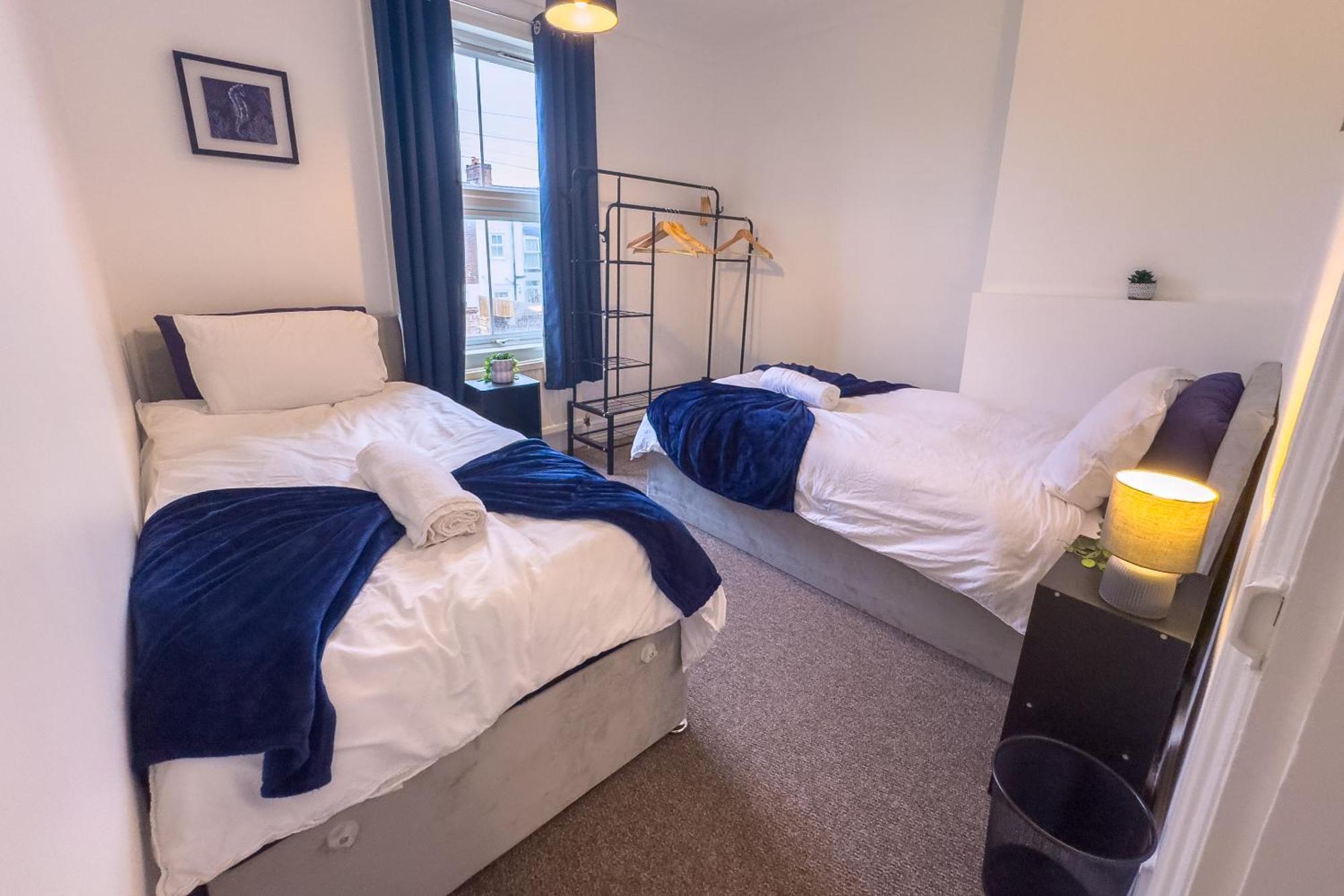 Holiday home Amorly House - Sleeps 8 Free Permit Parking Big Spacious With Games Norwich