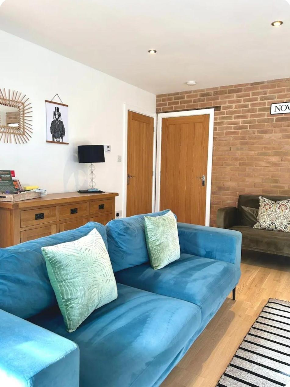 Holiday home 2 - Badger Sett, Modern With Hottub In Norfolk Norwich