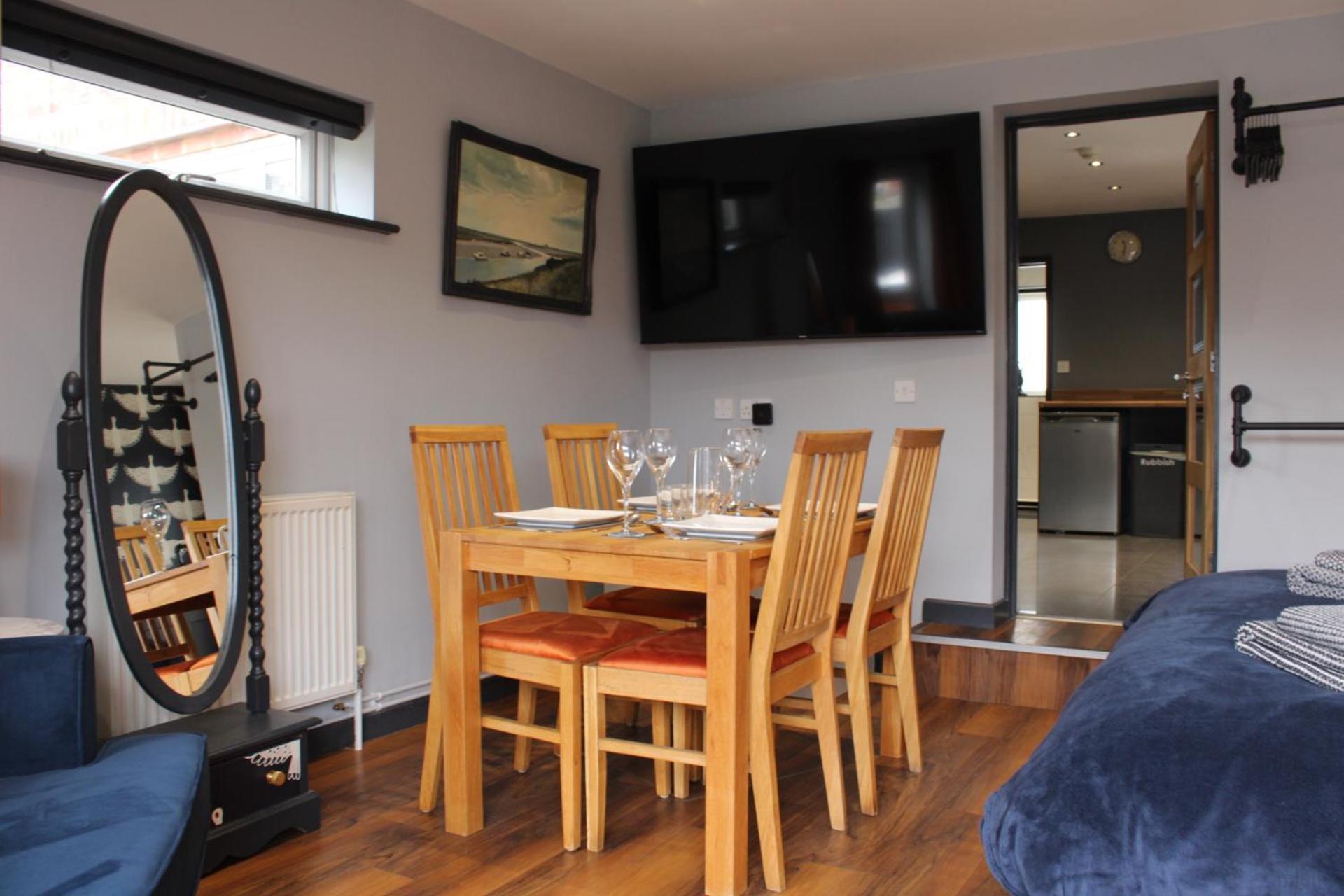 Holiday home Stylish Escape With Wood-Fired Hot Tub *