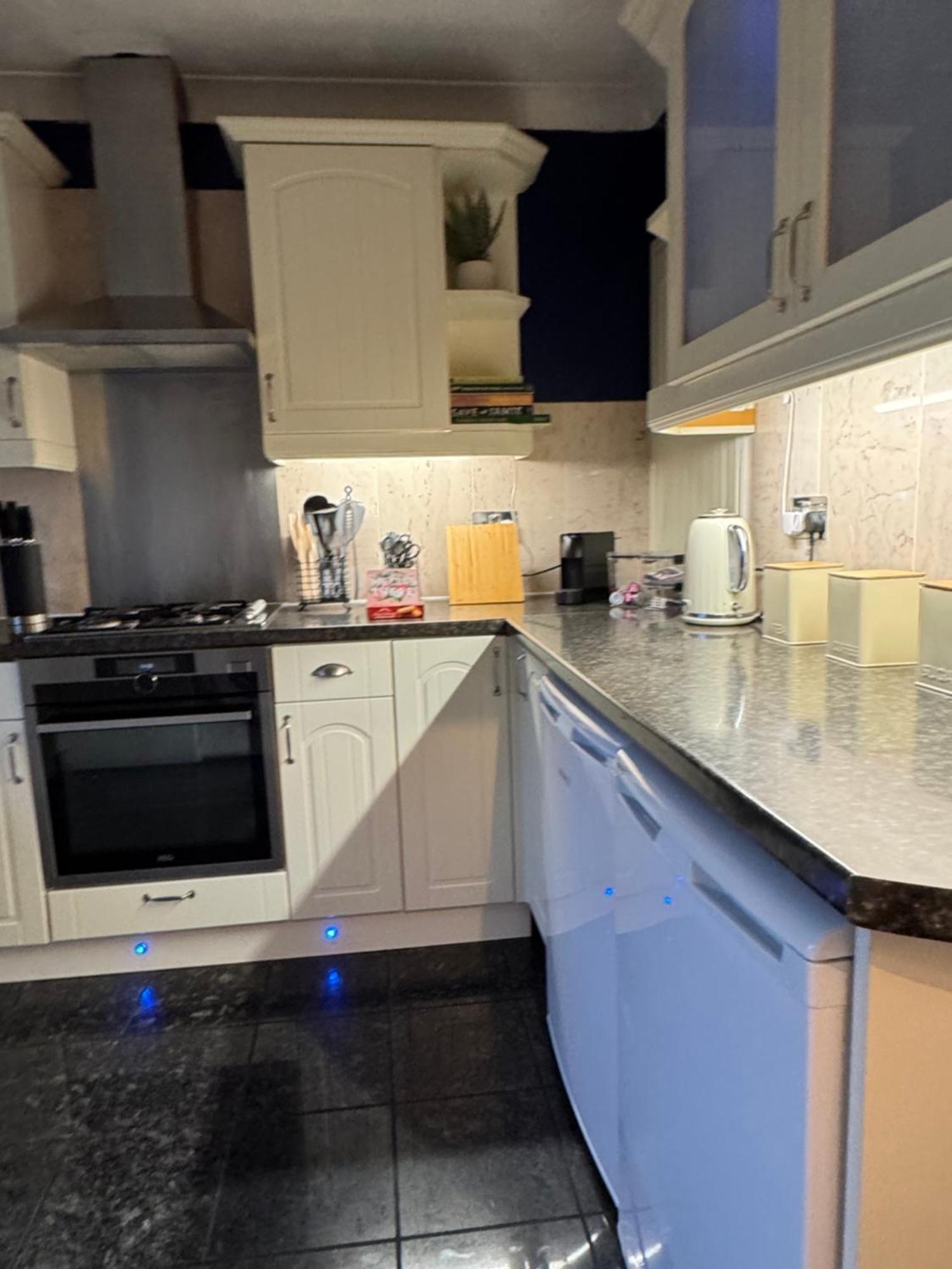 Cherry Blossom - 3 Bed, Parking, Garden