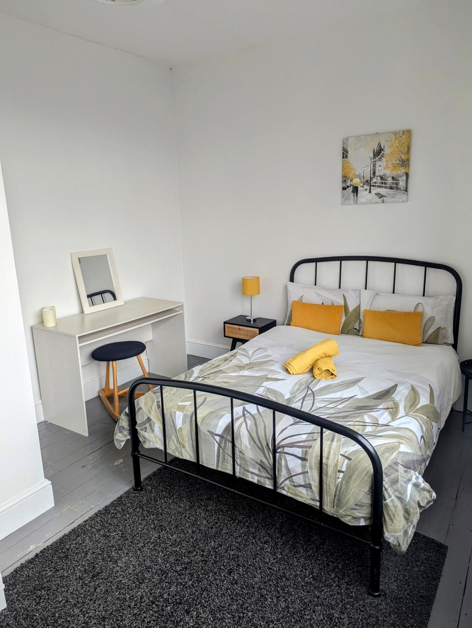 Holiday home Contractor And Family Friendly Grade Ii Townhouse- 3 Bedrooms- Free Parking