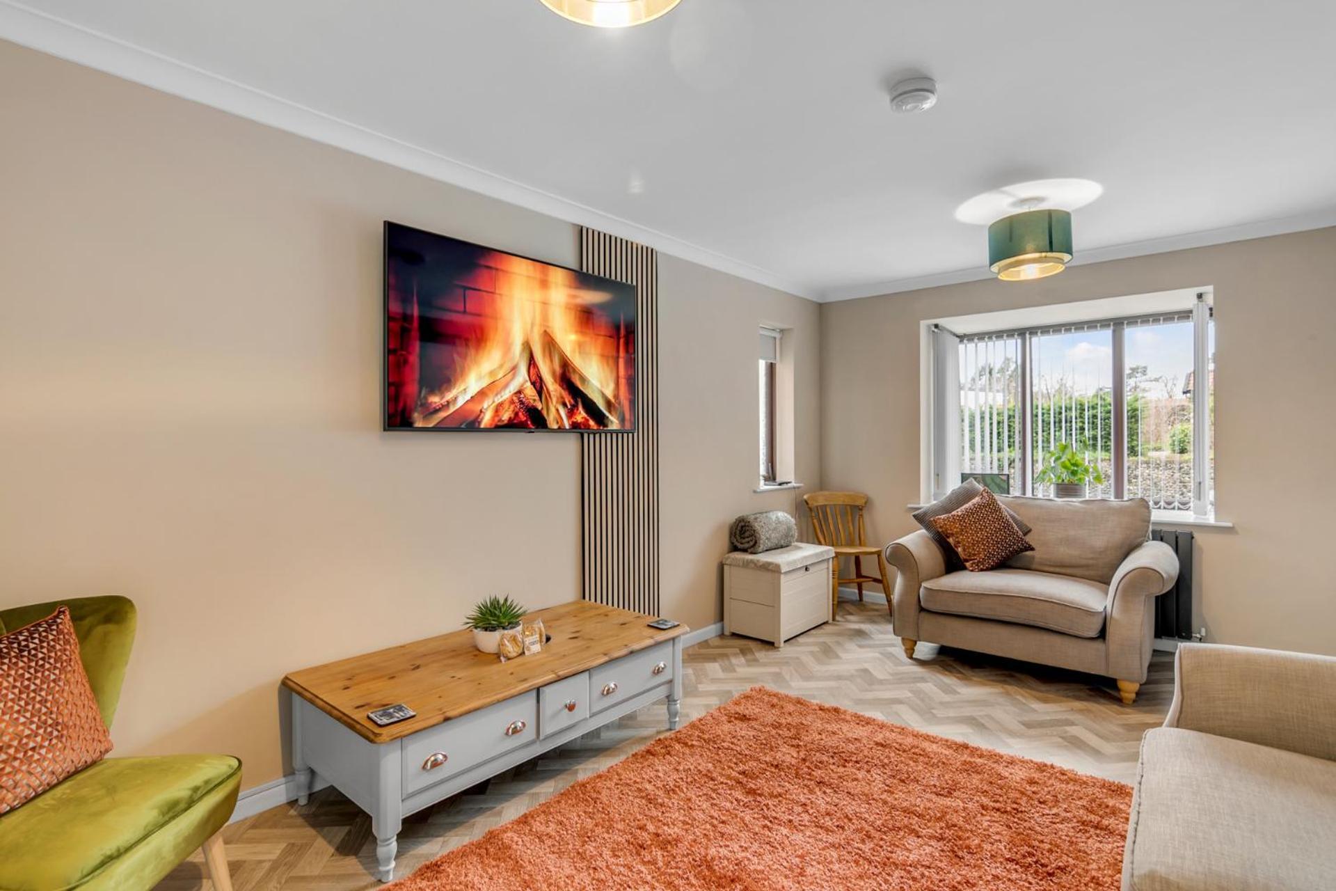 3 Bedroom Kett's Hill Full Kitchen Parking Wifi Holiday home *