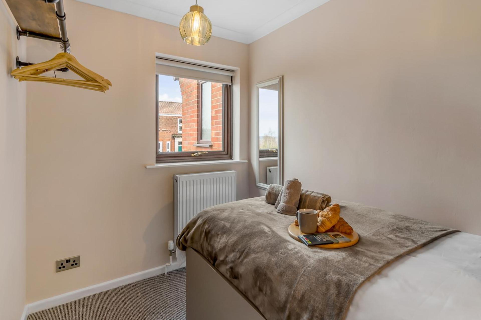 3 Bedroom Kett's Hill Full Kitchen Parking Wifi Holiday home *