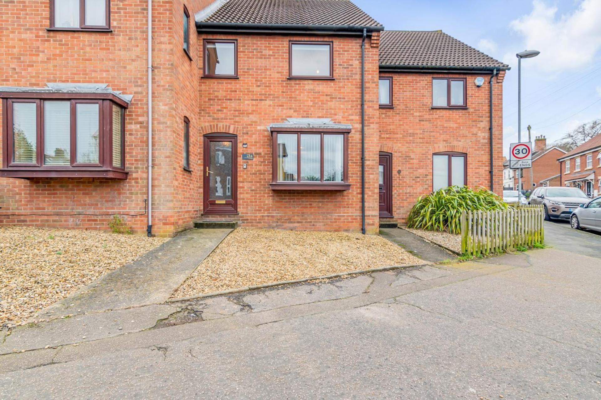 3 Bedroom Kett's Hill Full Kitchen Parking Wifi Holiday home Norwich