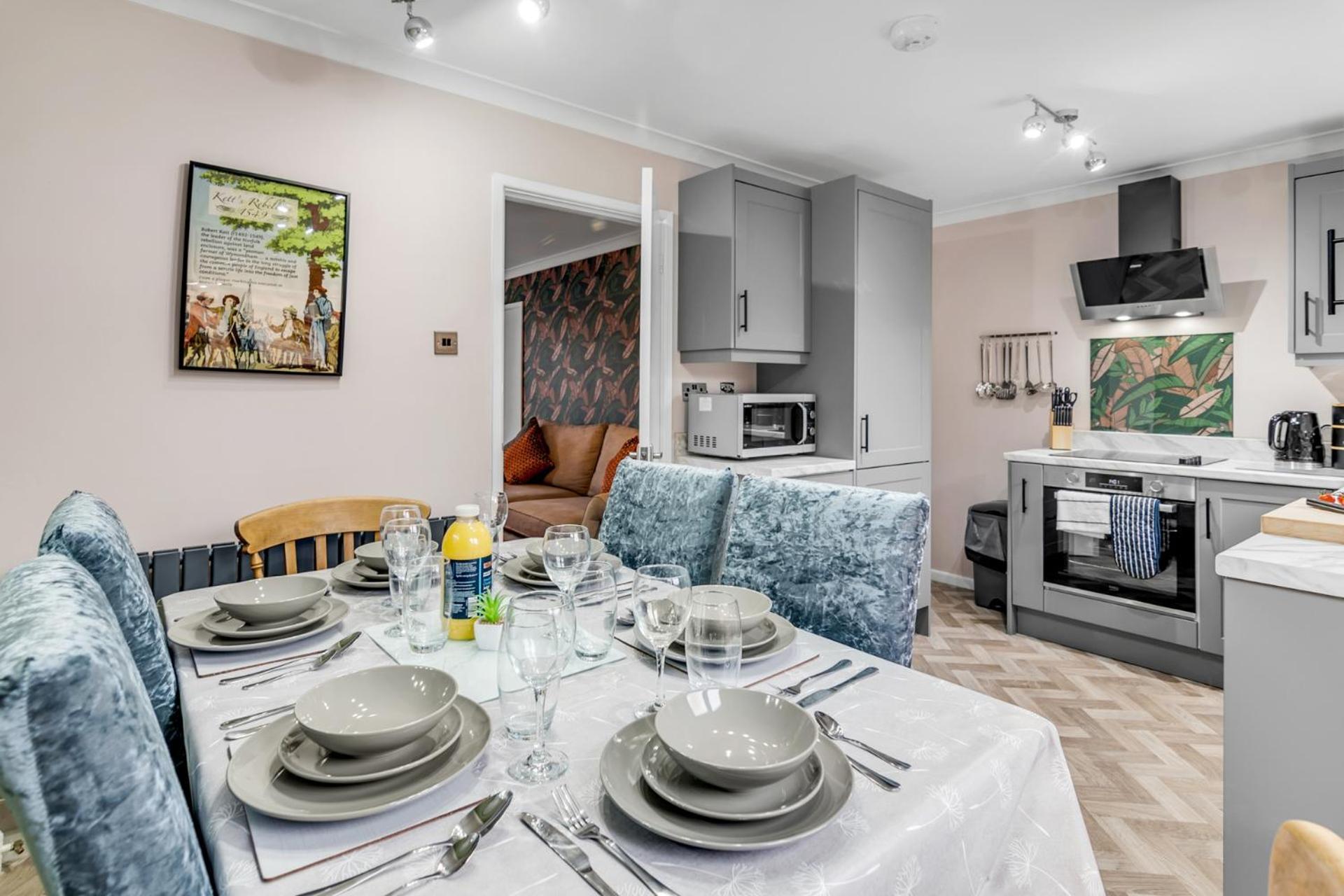 3 Bedroom Kett's Hill Full Kitchen Parking Wifi Holiday home