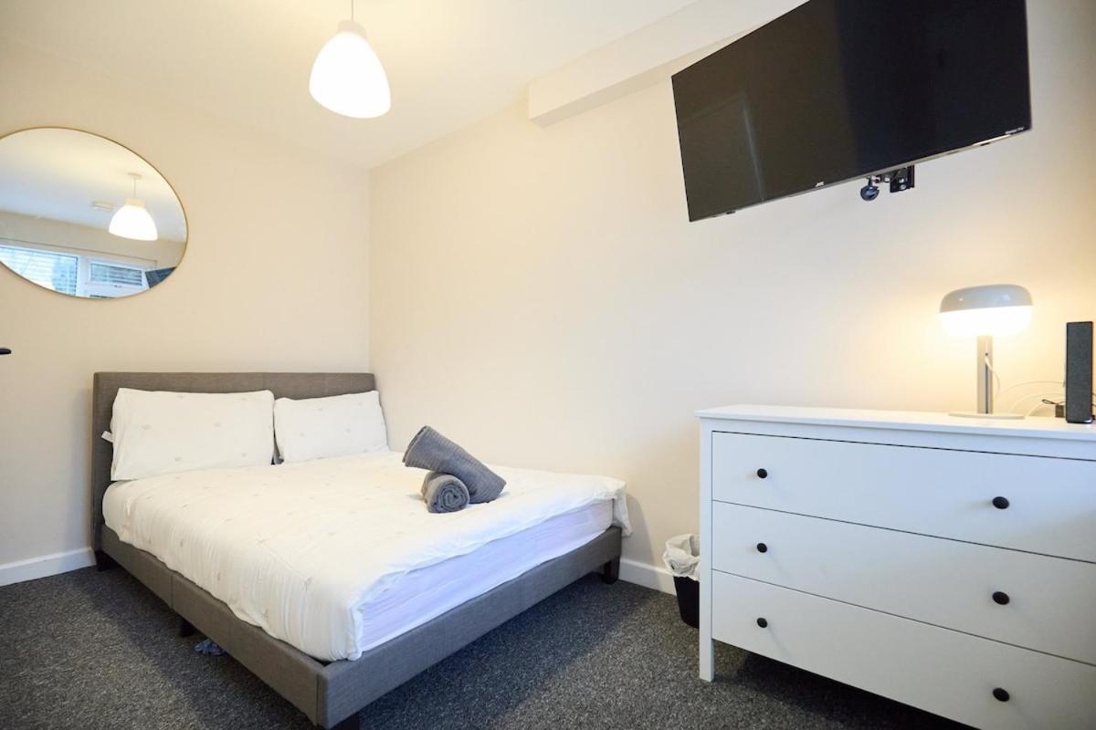 Rare 6 Bedroom, Ideal For Large Group Or Family