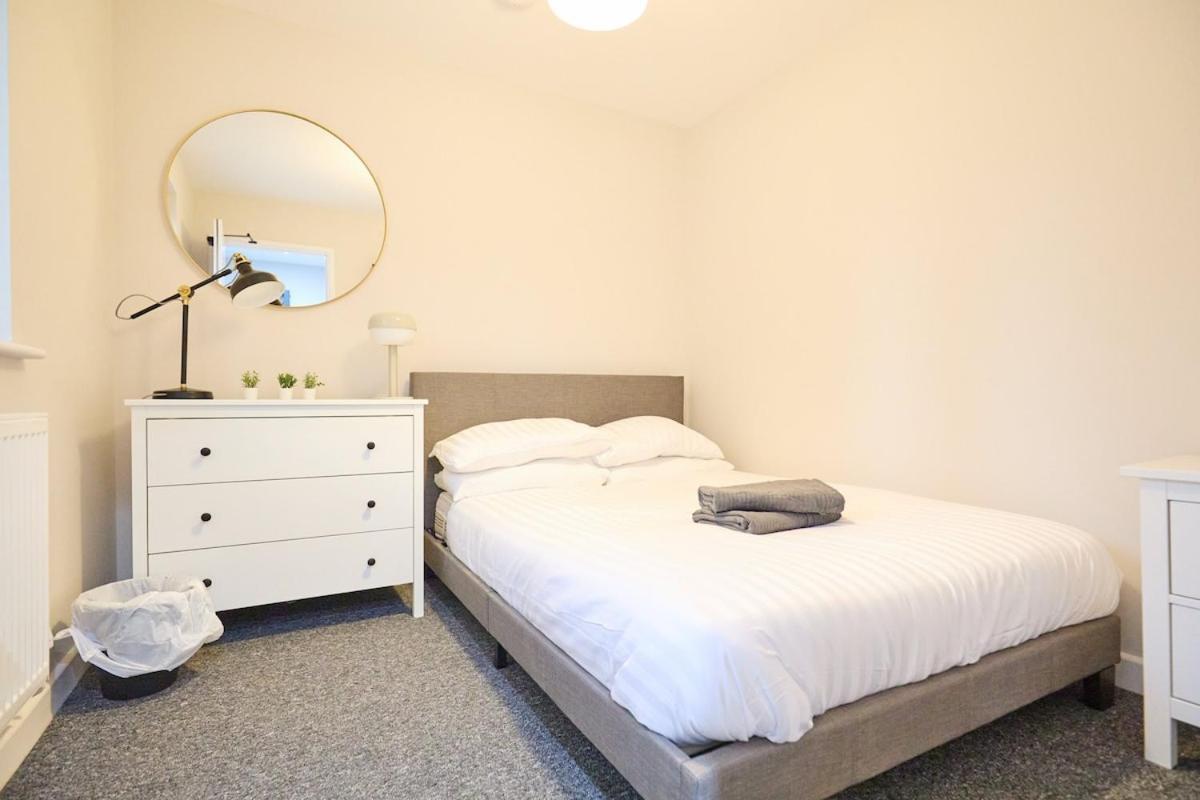 Holiday home Rare 6 Bedroom, Ideal For Large Group Or Family *