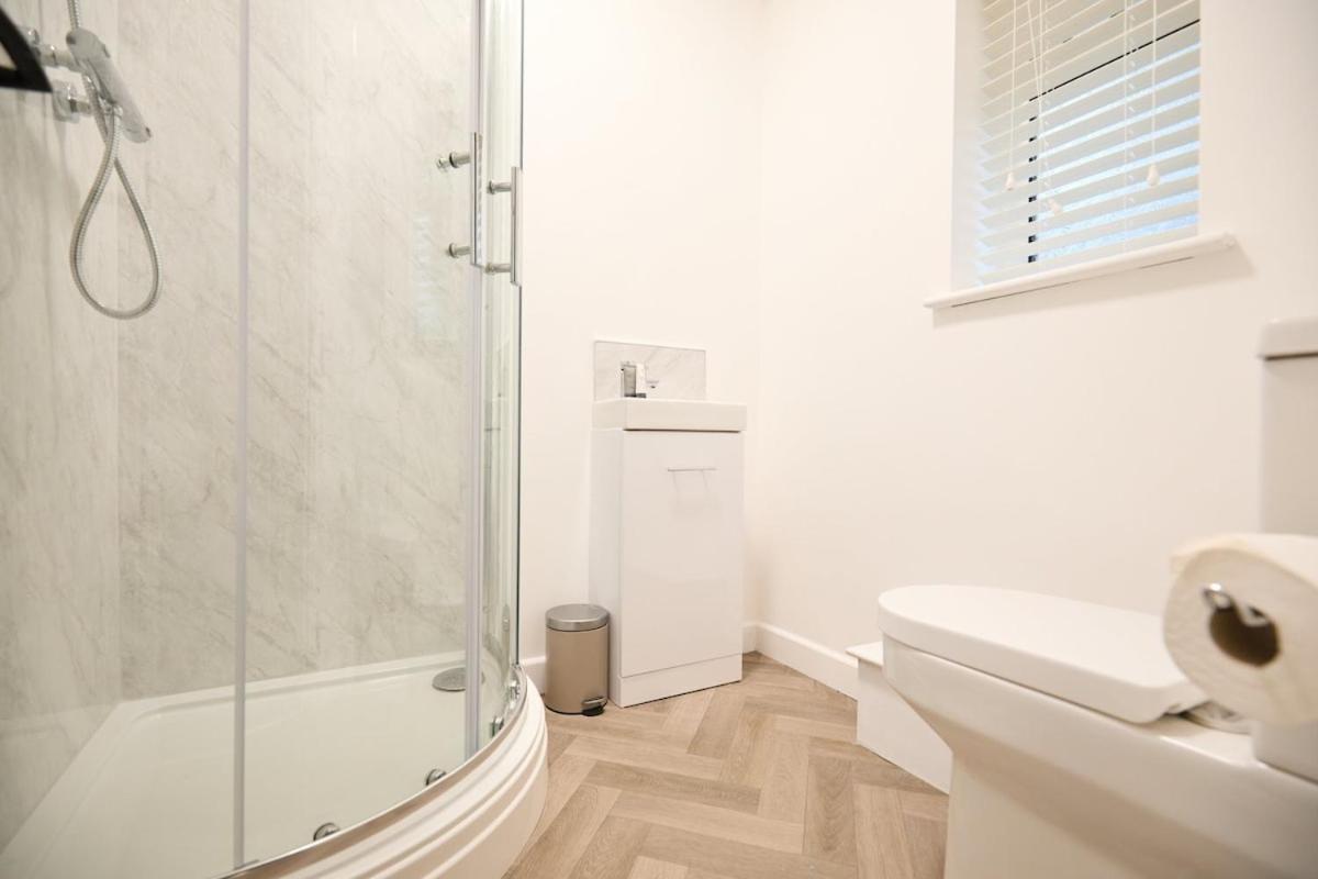 Rare 6 Bedroom, Ideal For Large Group Or Family *