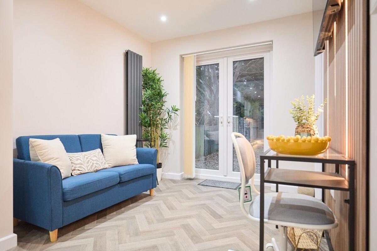 Rare 6 Bedroom, Ideal For Large Group Or Family *