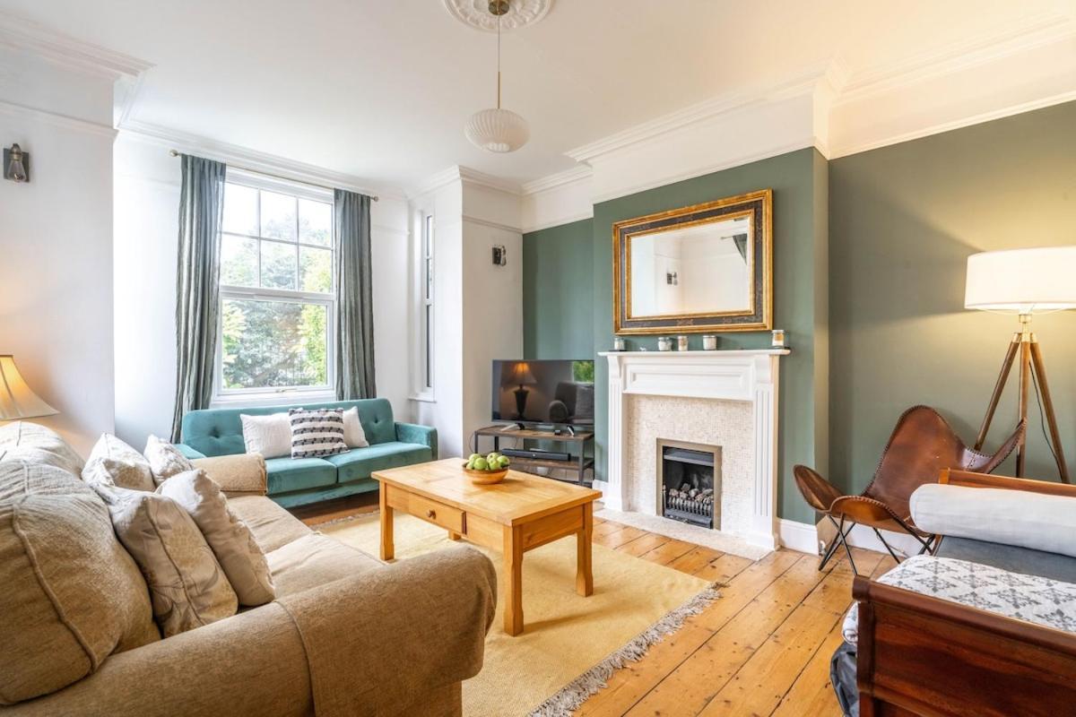 Swift Host - 4 Bedrooms - Beautiful Period - Parking - Garden *