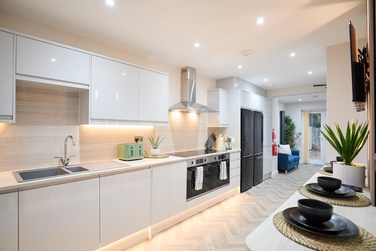 Holiday home Rare 6 Bedroom, Ideal For Large Group Or Family *