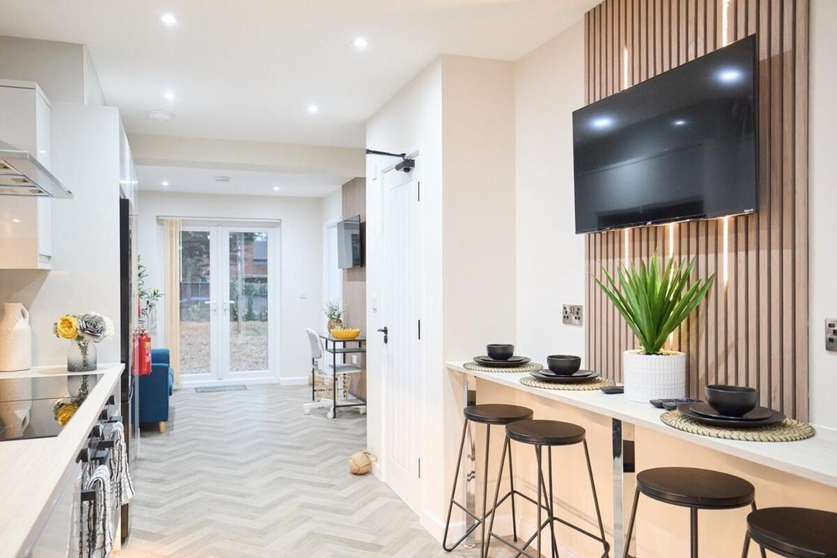 Rare 6 Bedroom, Ideal For Large Group Or Family