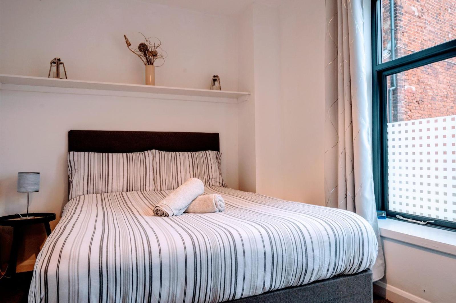 Contractor And Family Friendly Grade Ii Townhouse- 3 Bedrooms- Free Parking Holiday home *
