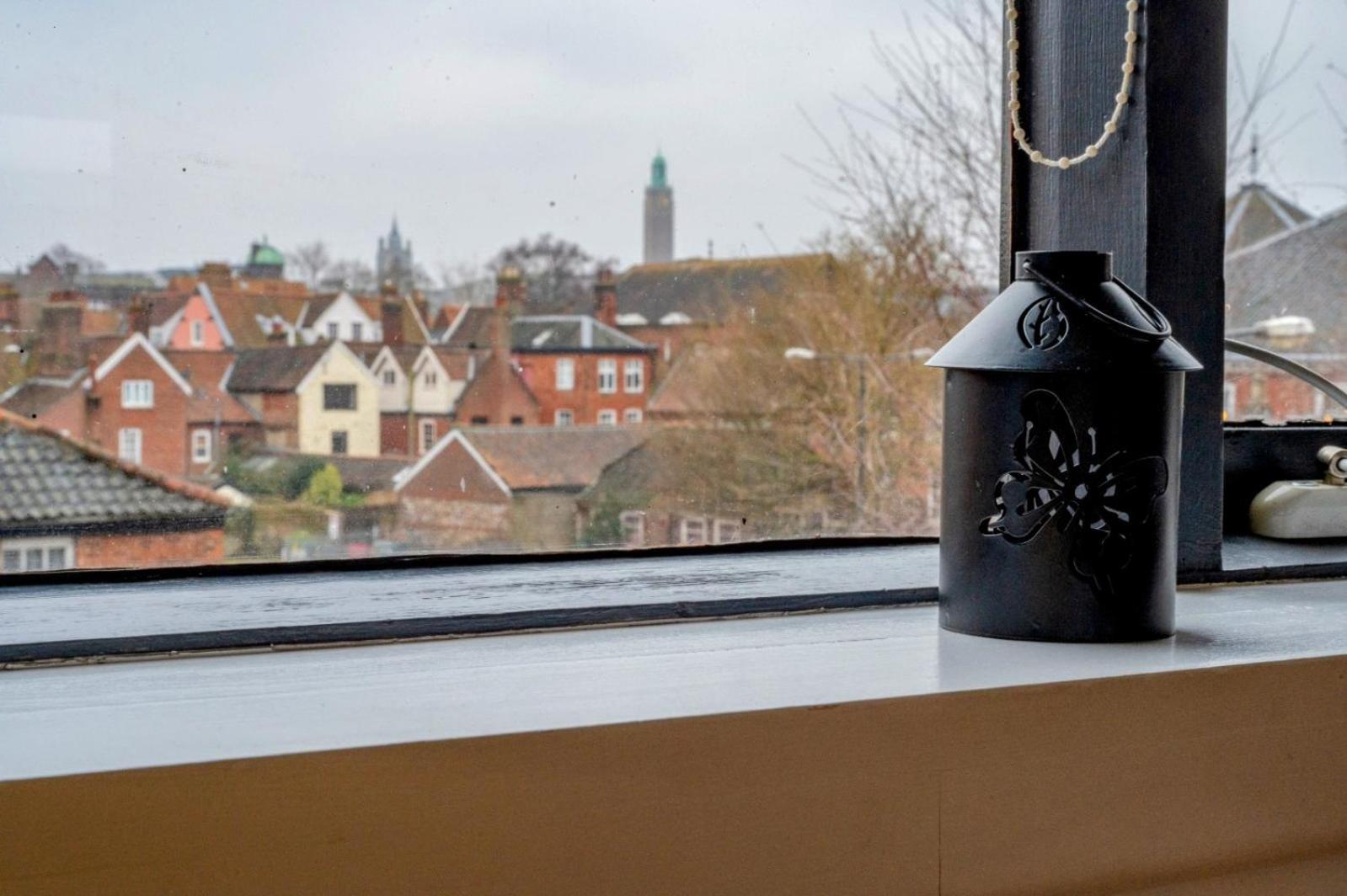 Contractor And Family Friendly Grade Ii Townhouse- 3 Bedrooms- Free Parking * Norwich