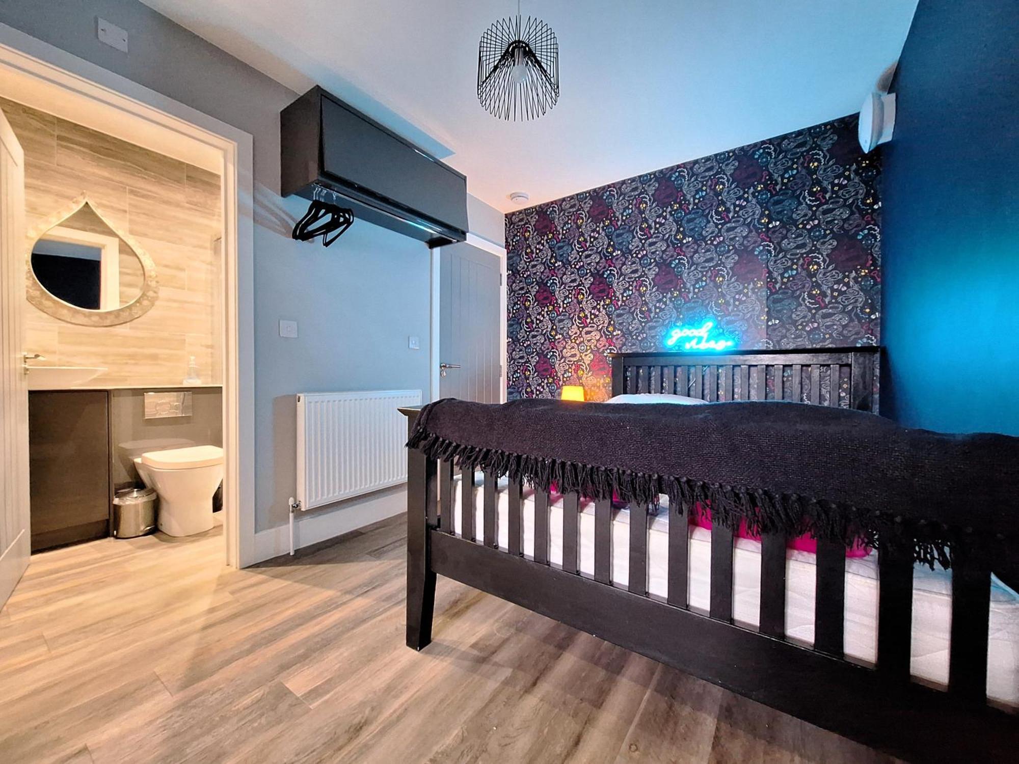 Boutique Annexe Close To & Airport Apartment