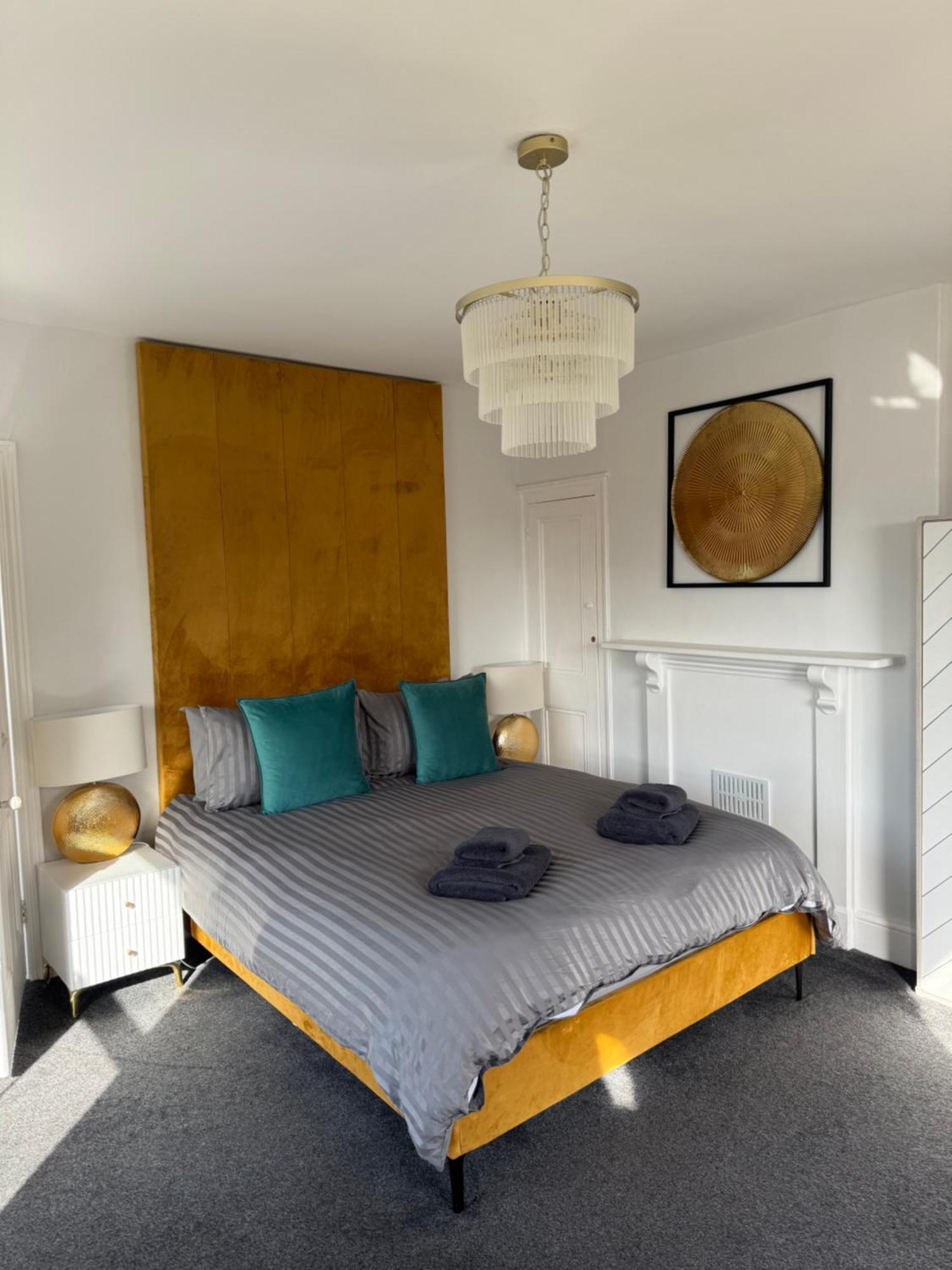Stylish One Bedroom *