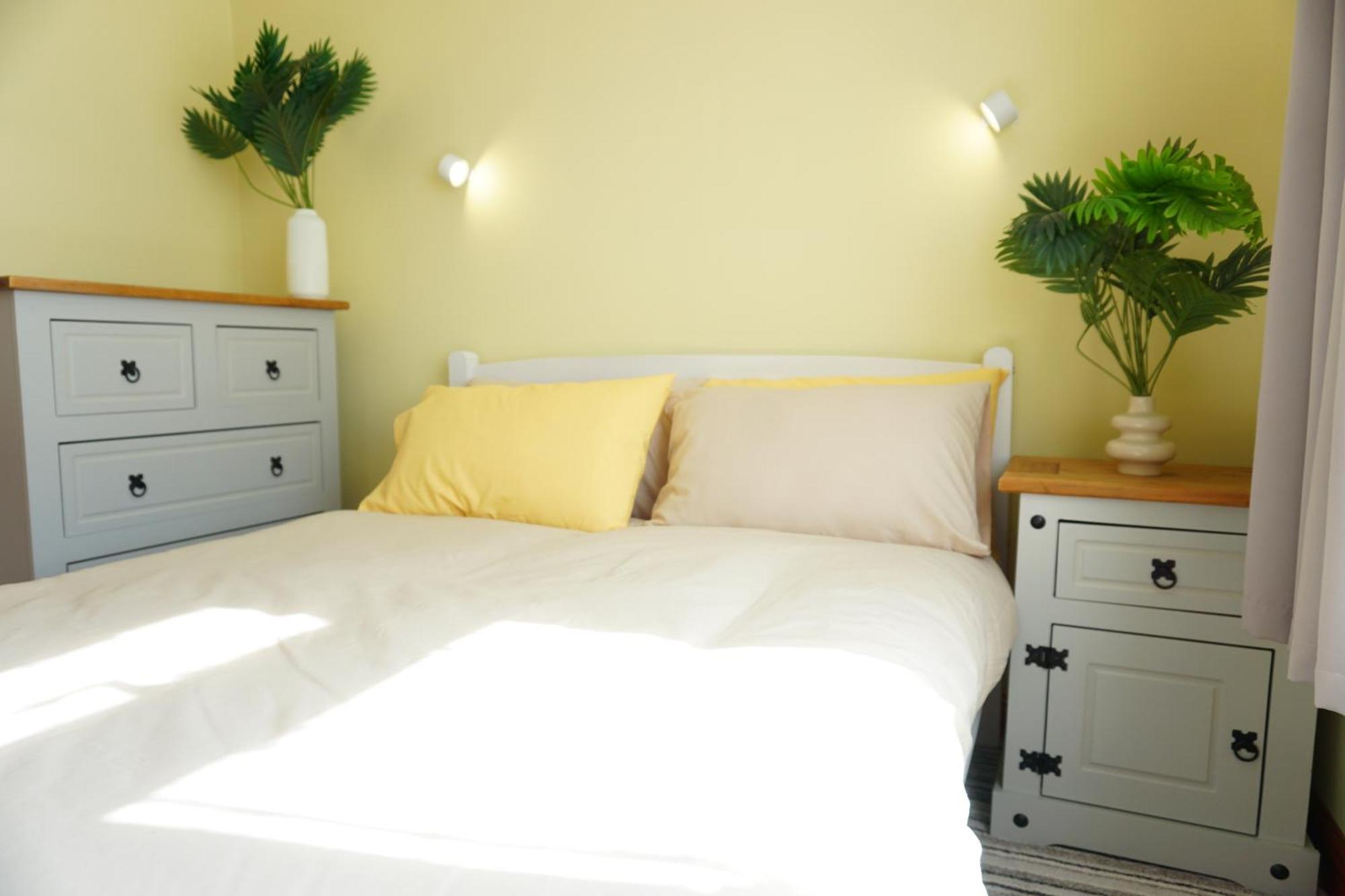 4 Bedroom Semi-detached House *