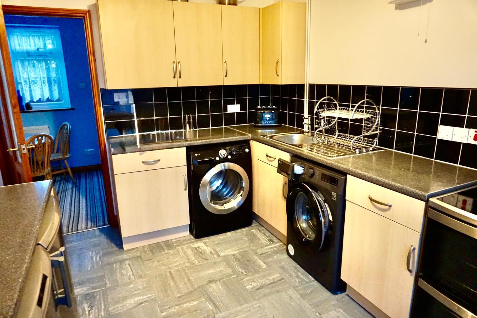 4 Bedroom Semi-detached House * Norwich