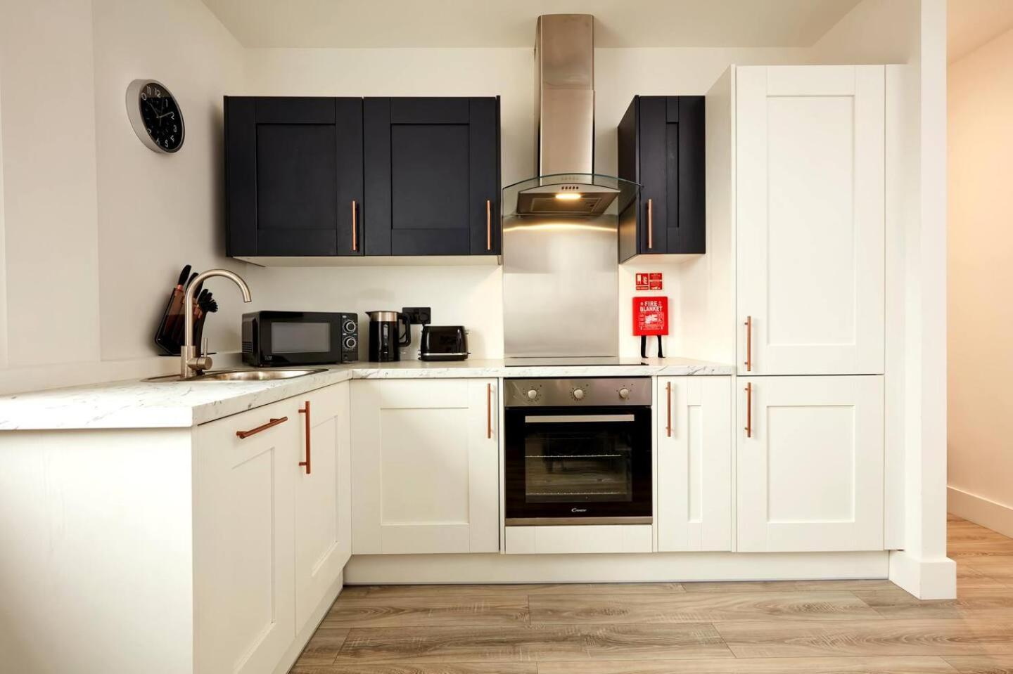Modern 2-br With Lift Access In Holiday home