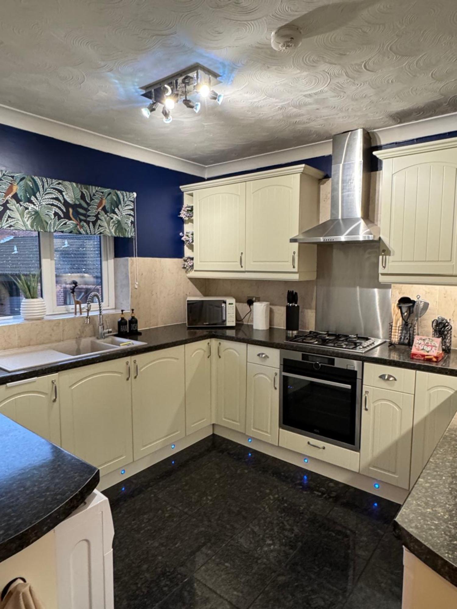 Cherry Blossom - 3 Bed, Parking, Garden