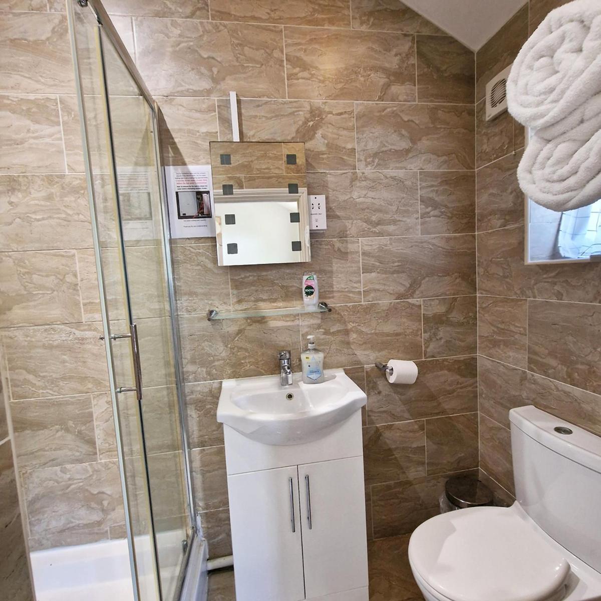 Ground-floor 2-br 2-shower Room, Patio & Parking