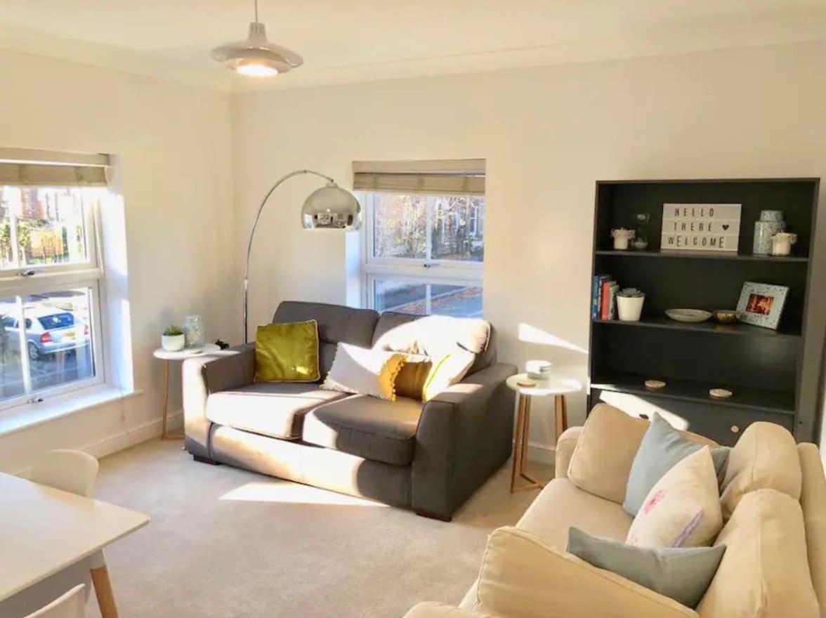 2 Bedroom Golden Triangle With Parking *