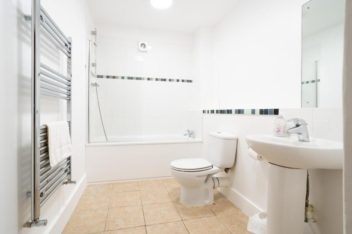 Picture Perfect Location Stunning 2 Bedroom With Parking Apartamento *