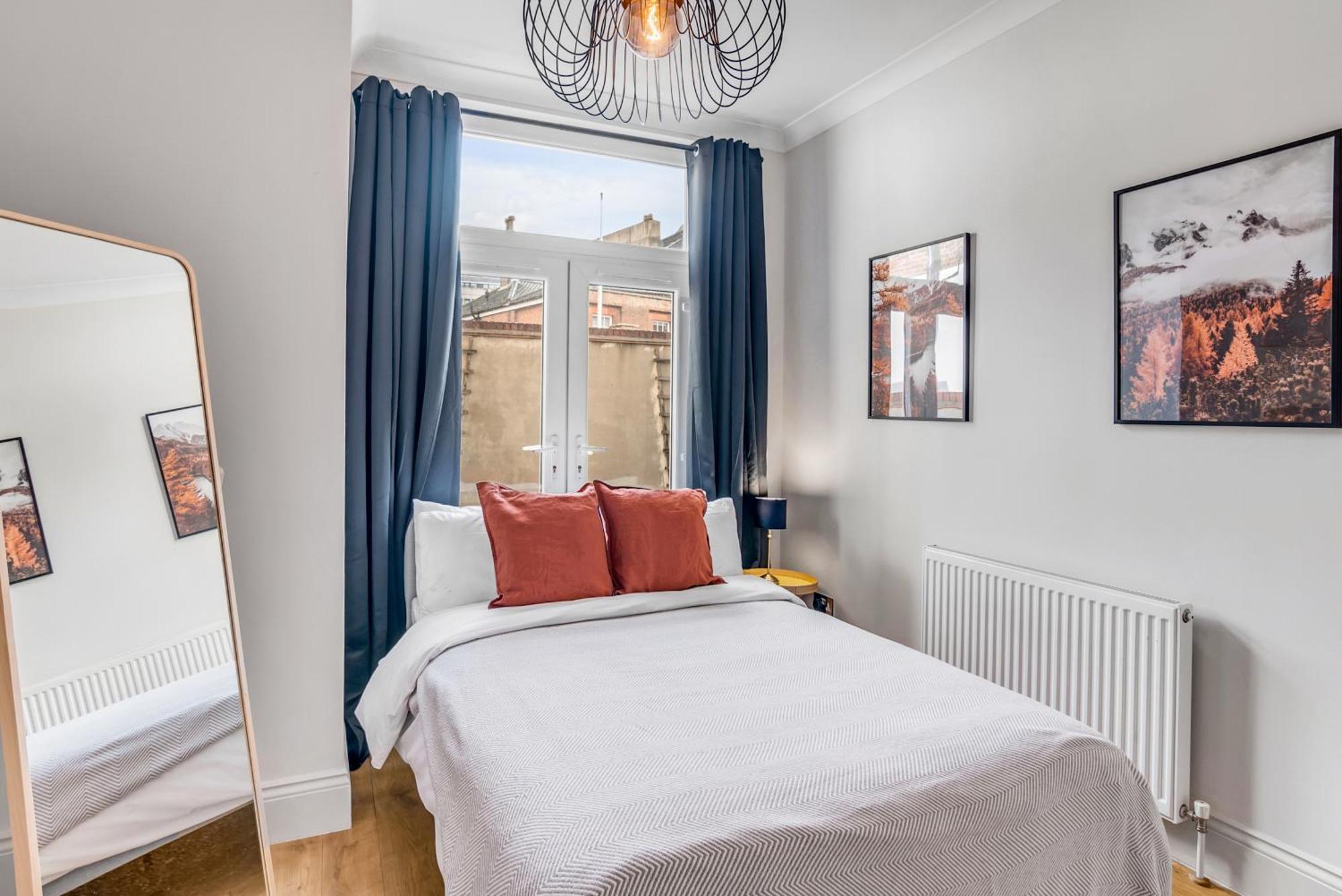 Beautiful 2 Bed In The Heart Of The *