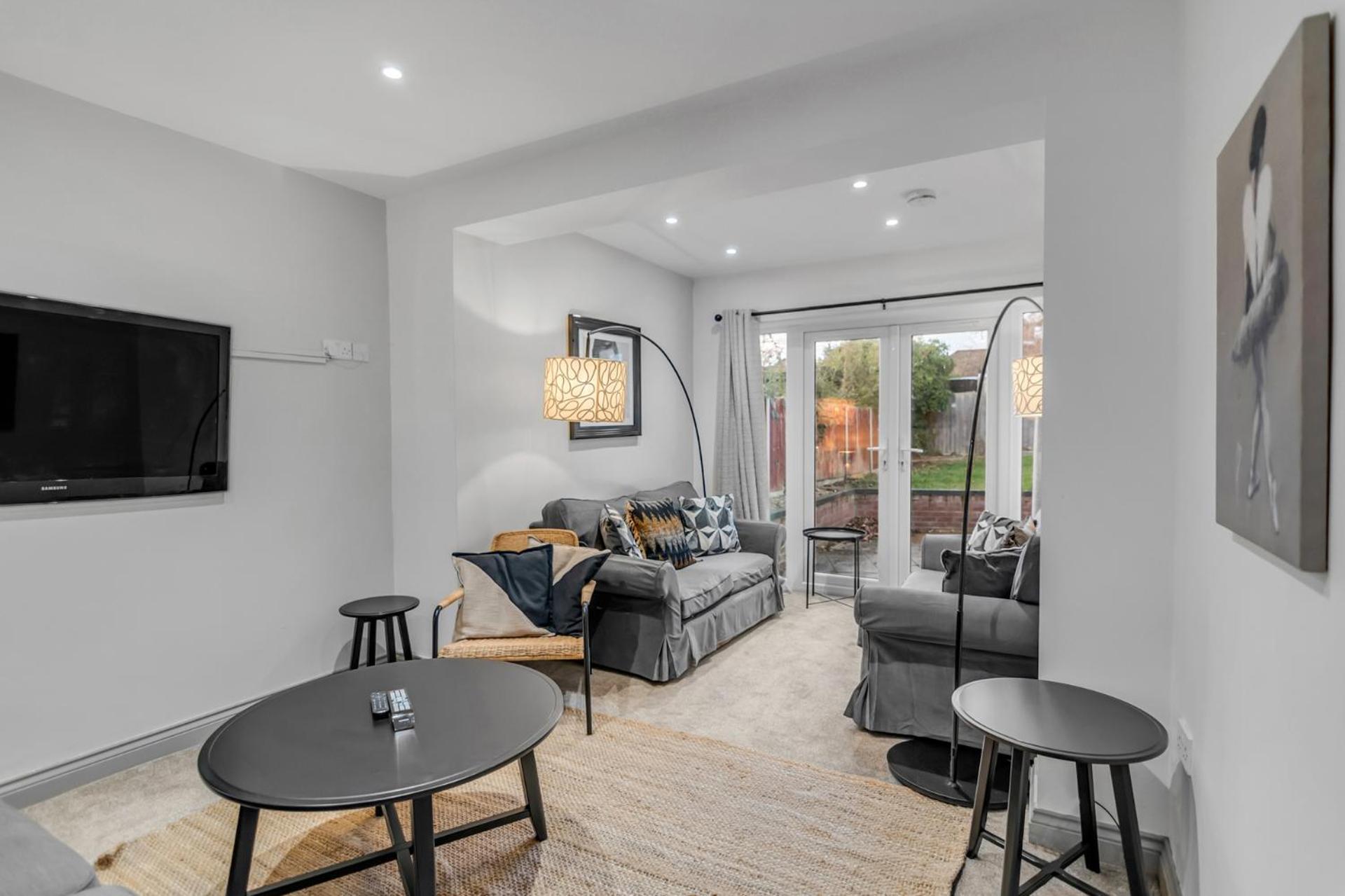 7 Bed House Pitchford Road Holiday home