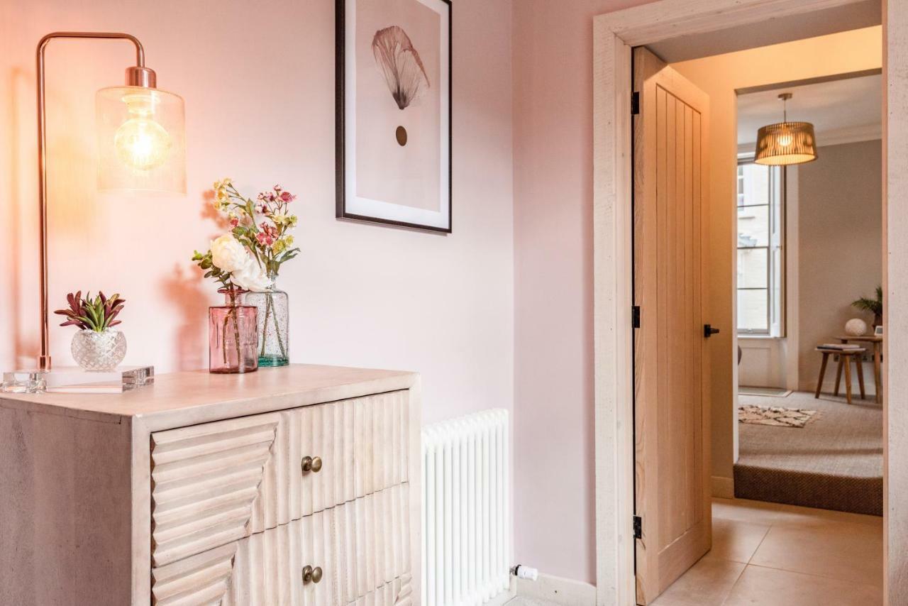 King Street Apartment *