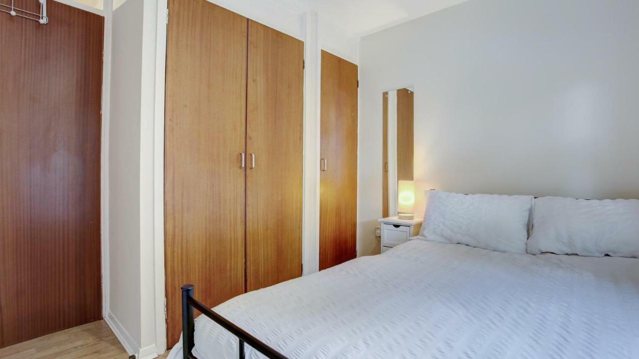 Apartment Simple City Centre Flat Near River W/ Free Parking