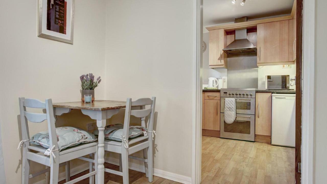 Apartment Simple City Centre Flat Near River W/ Free Parking *