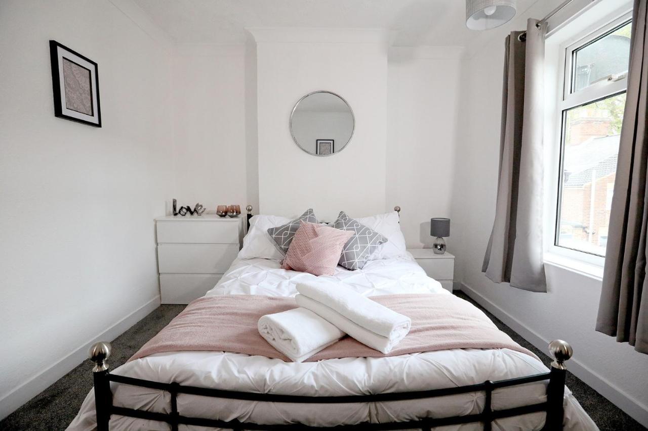 2 Bedroom City Centre House - Cowgate - Guest Homes! Apartamento *