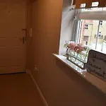 Stylish 2 Bed Apartment, Parking, Great Location