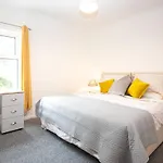 Bright 3 Bedroom Townhouse Near City Centre