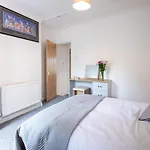 Bright 3 Bedroom Townhouse Near City Centre