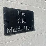 Stylish Historic Apartment - Sleeps 3 & Parking