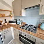 Cosy 3 Bedroom House In A Great Location
