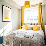 Luxury 3 Bed Penthouse With Off Street Parking
