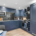 Seven Space Nadler Apartments