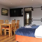 Moonsticks House - Exquisite Property, Sleeps 14